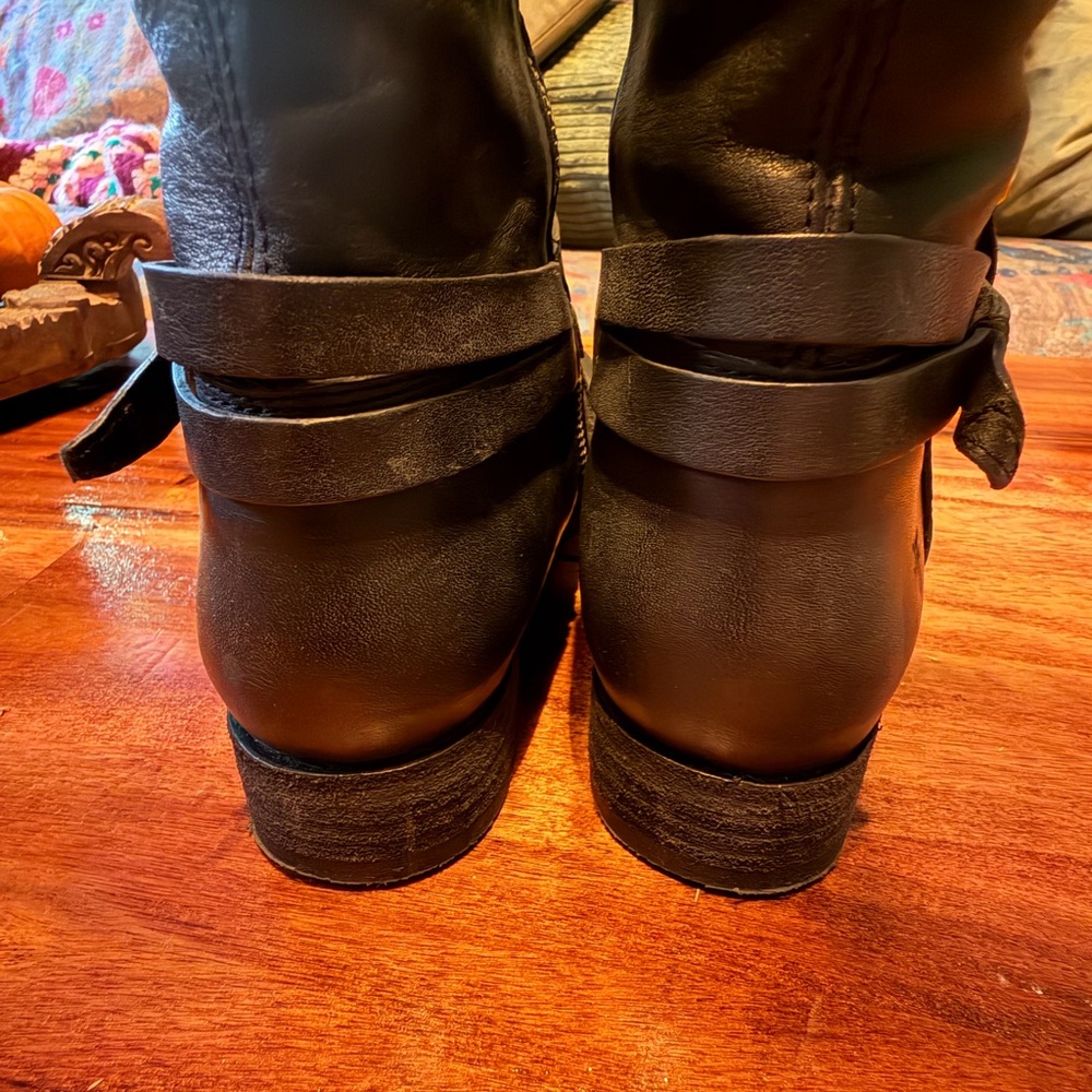 FRYE Sleek Black Leather Boots - Picture 14 of 14